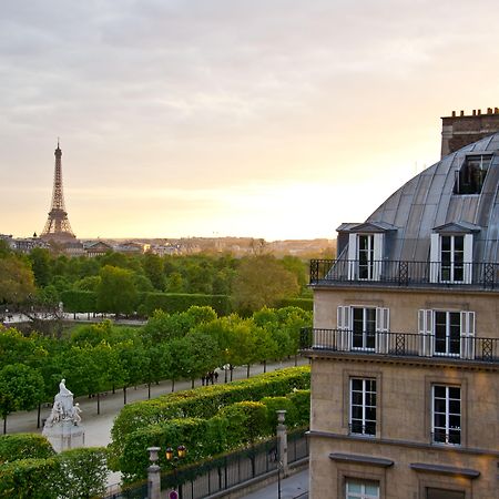 فندق ريجينا لوفر باريس المظهر الخارجي الصورة View of the Eiffel Tower from the hotel