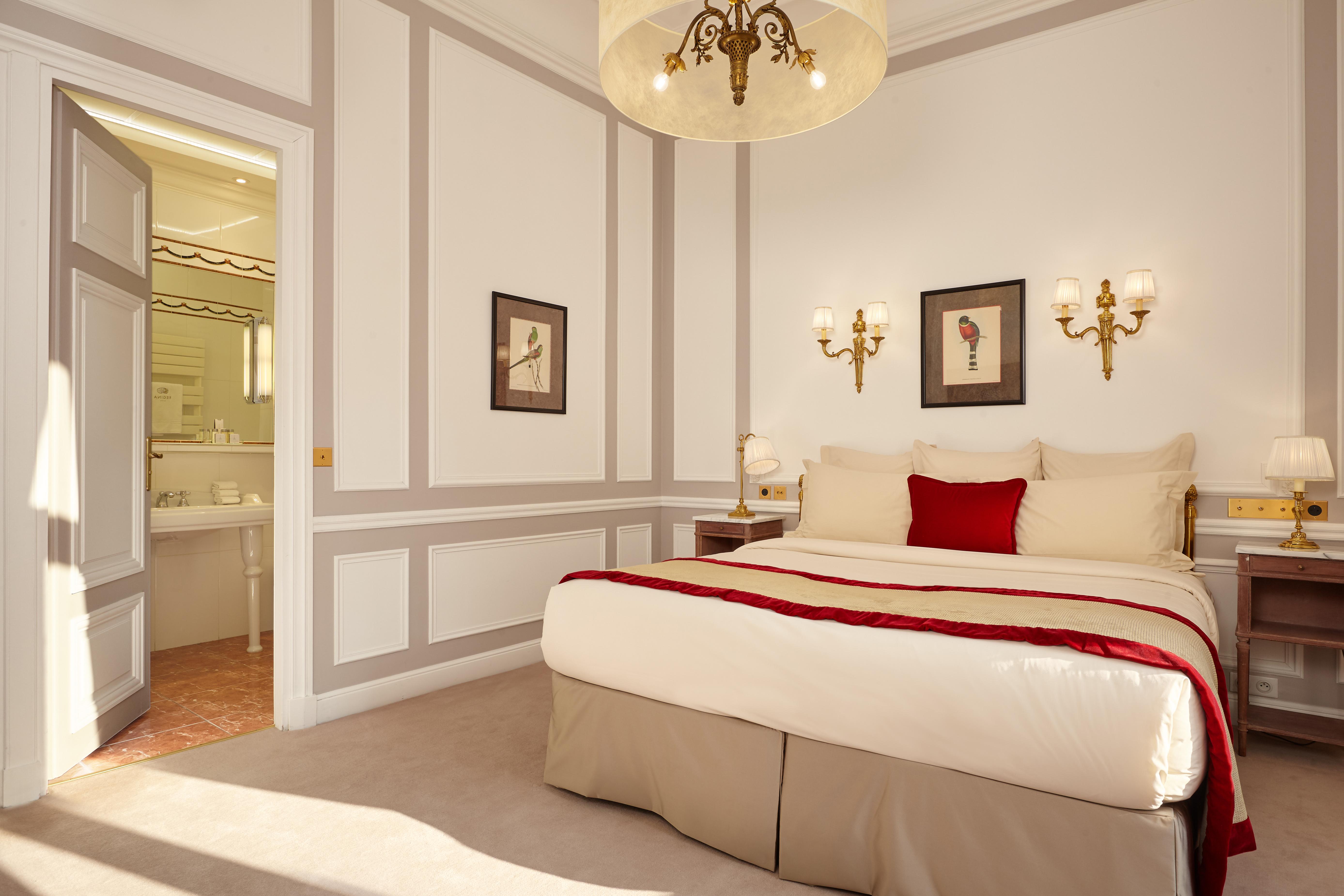 فندق ريجينا لوفر باريس المظهر الخارجي الصورة A bedroom at the hotel