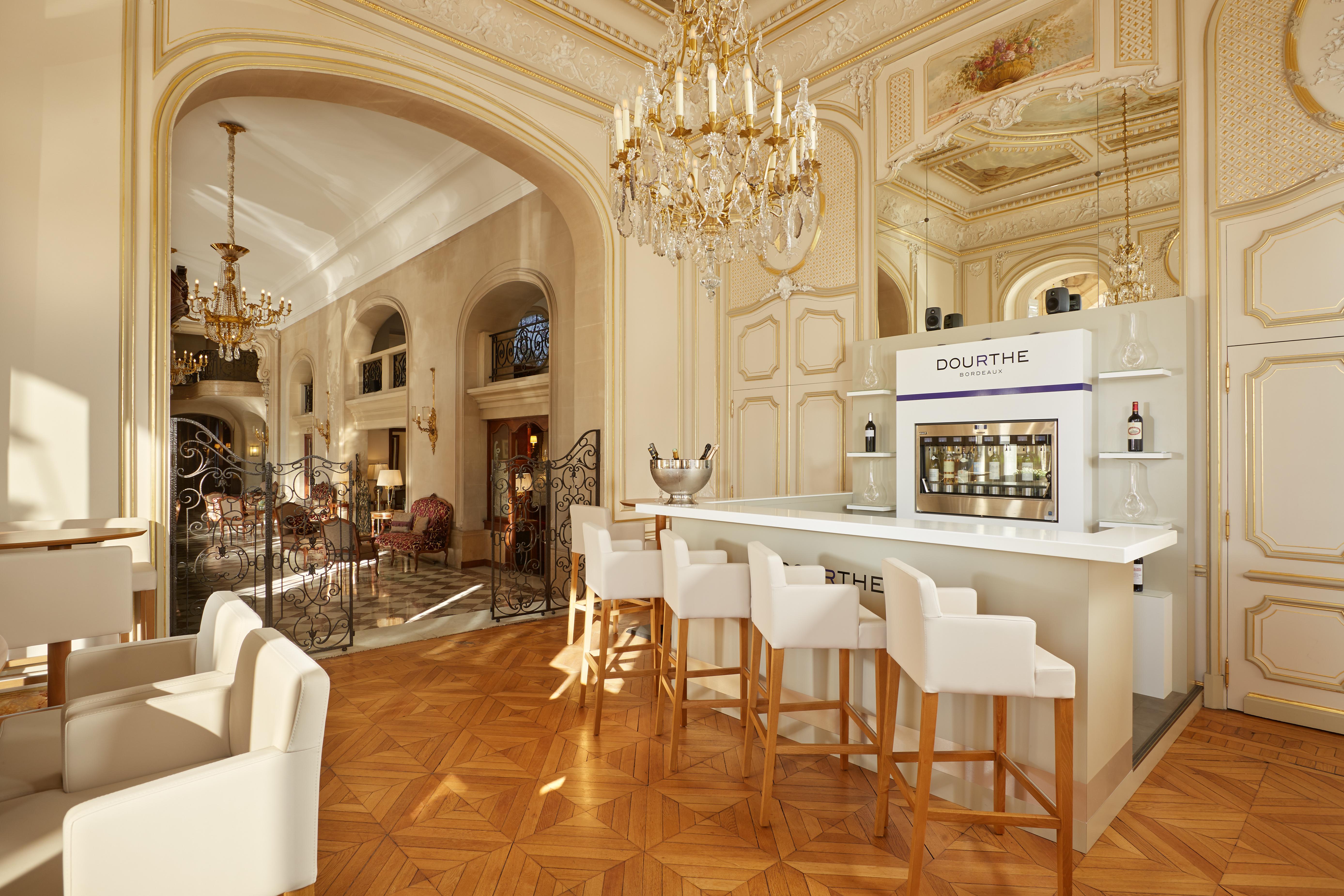 فندق ريجينا لوفر باريس المظهر الخارجي الصورة The bar at the hotel