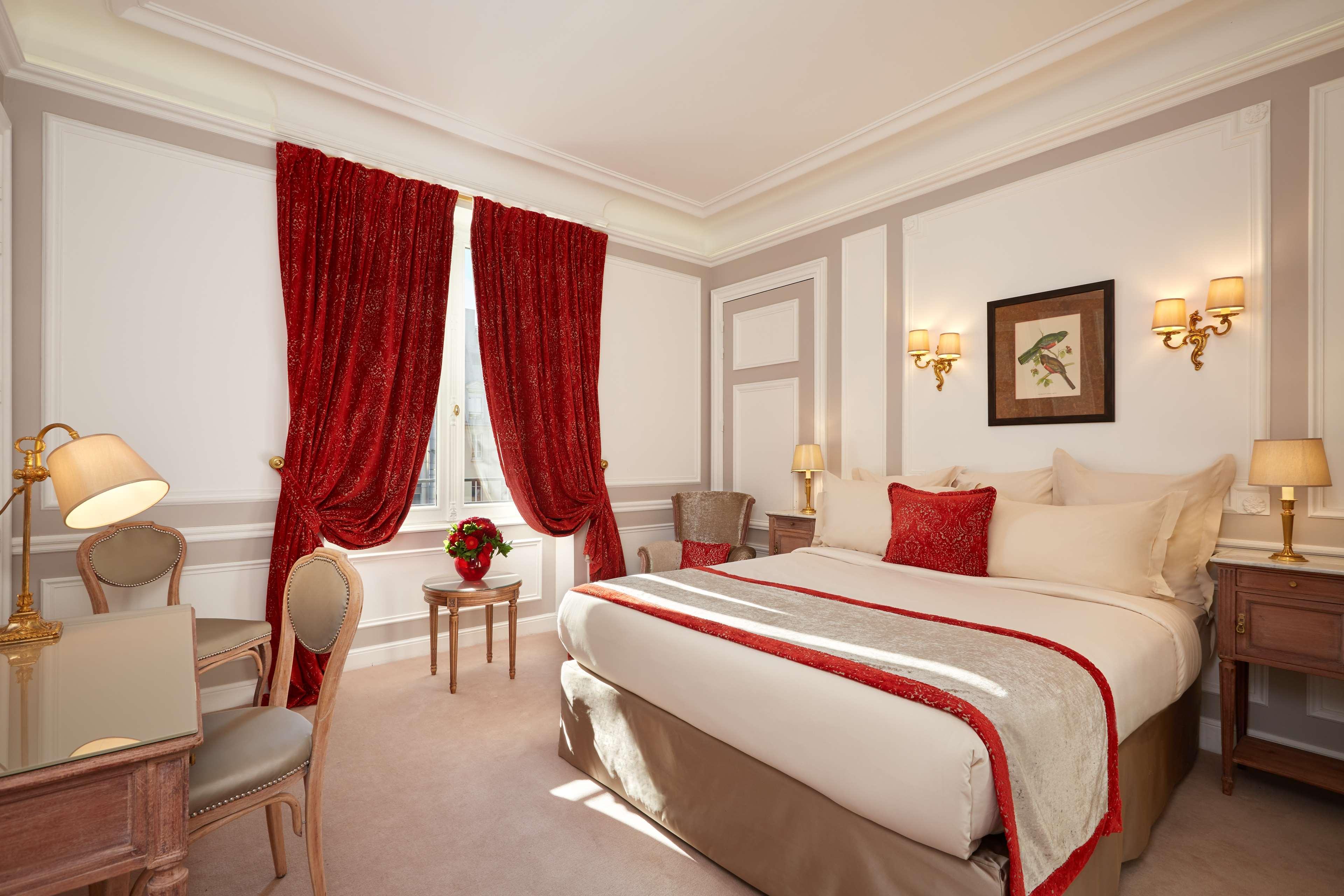 فندق ريجينا لوفر باريس المظهر الخارجي الصورة A room at the hotel