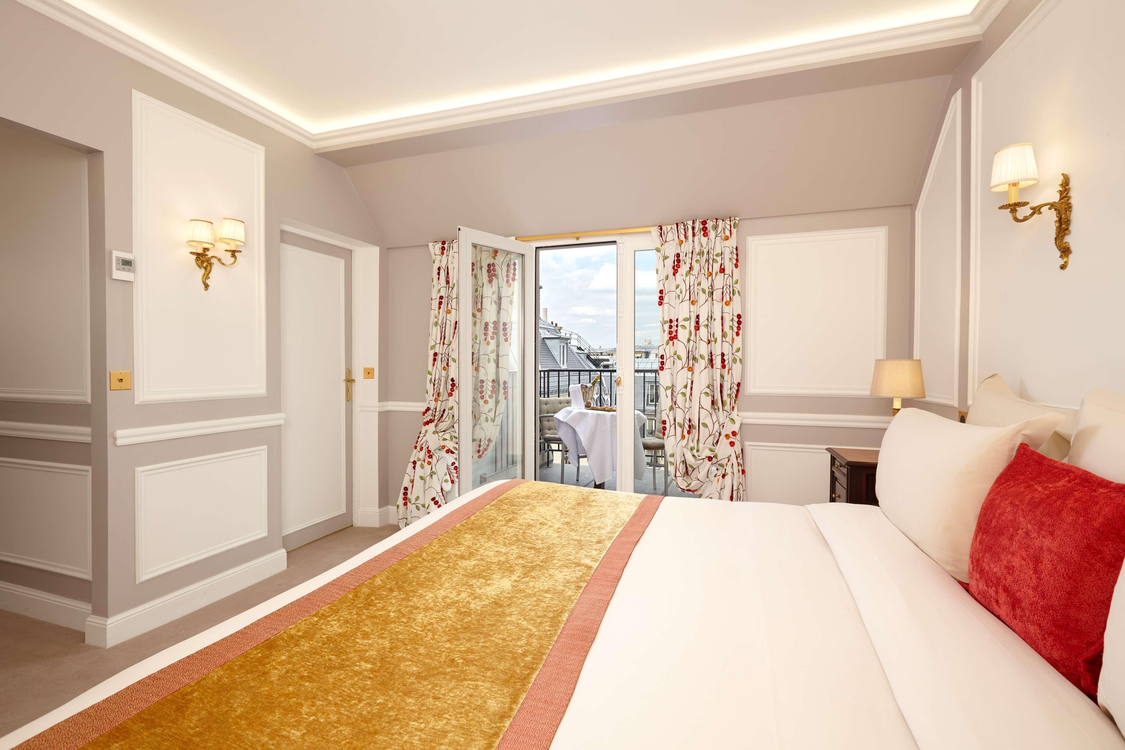 فندق ريجينا لوفر باريس المظهر الخارجي الصورة A room at the hotel
