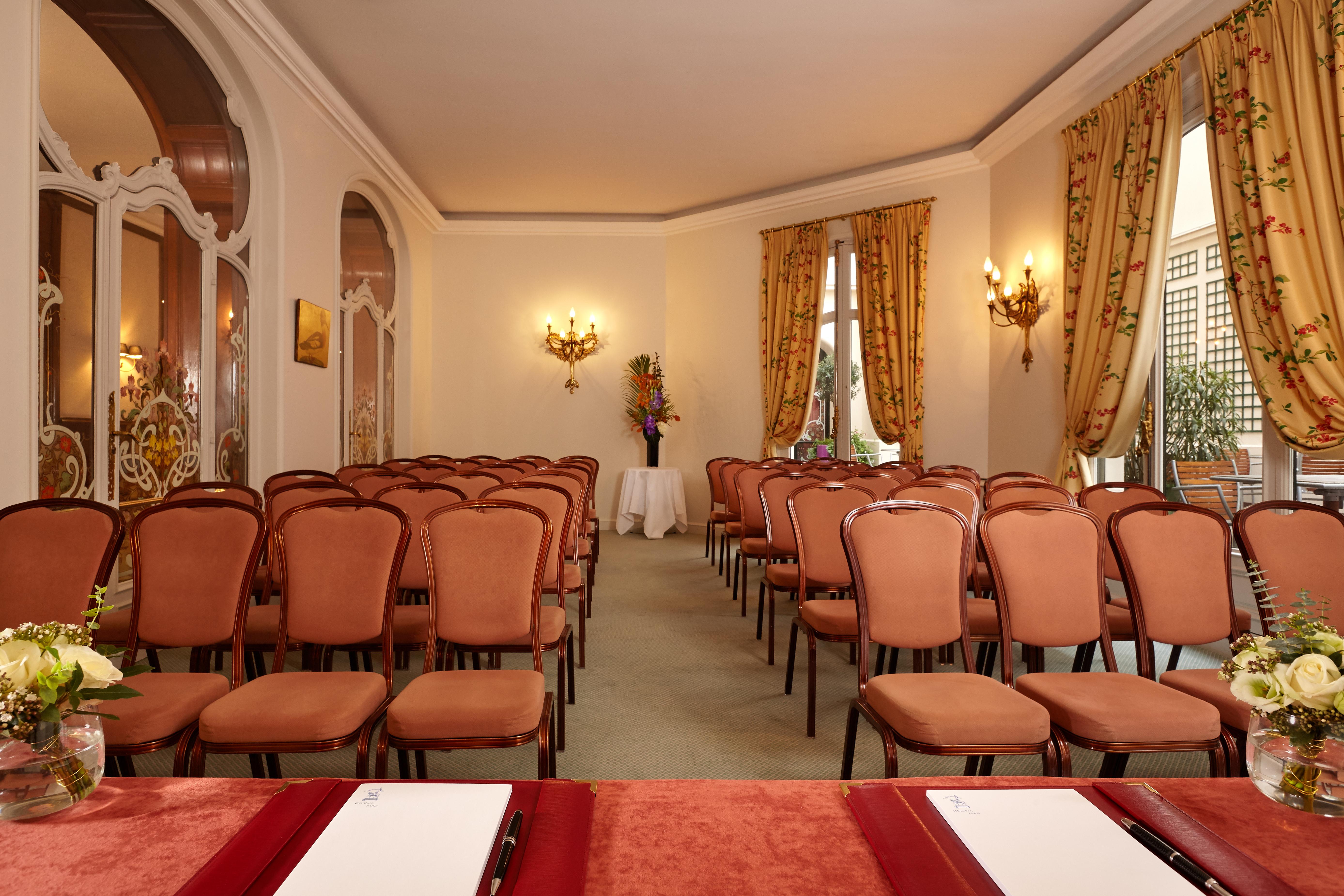فندق ريجينا لوفر باريس المظهر الخارجي الصورة The interior of the hotel