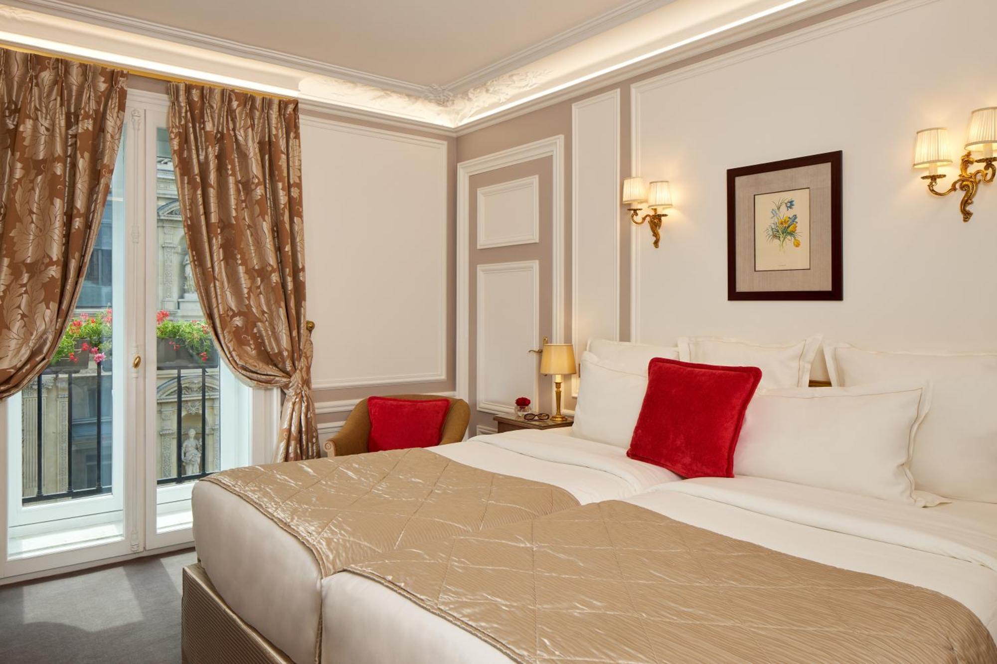 فندق ريجينا لوفر باريس المظهر الخارجي الصورة A room at the hotel