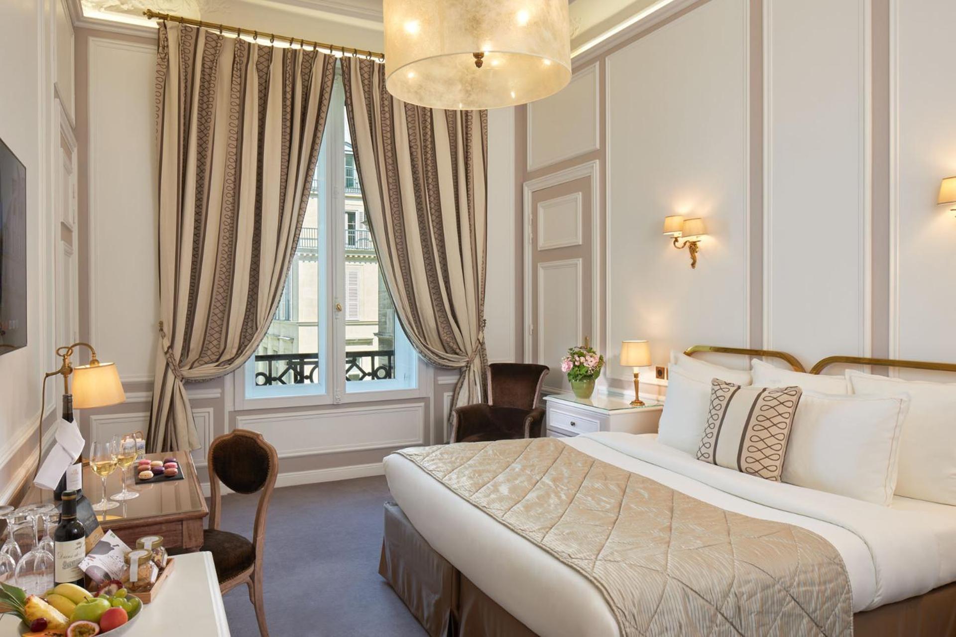 فندق ريجينا لوفر باريس المظهر الخارجي الصورة A room at the hotel