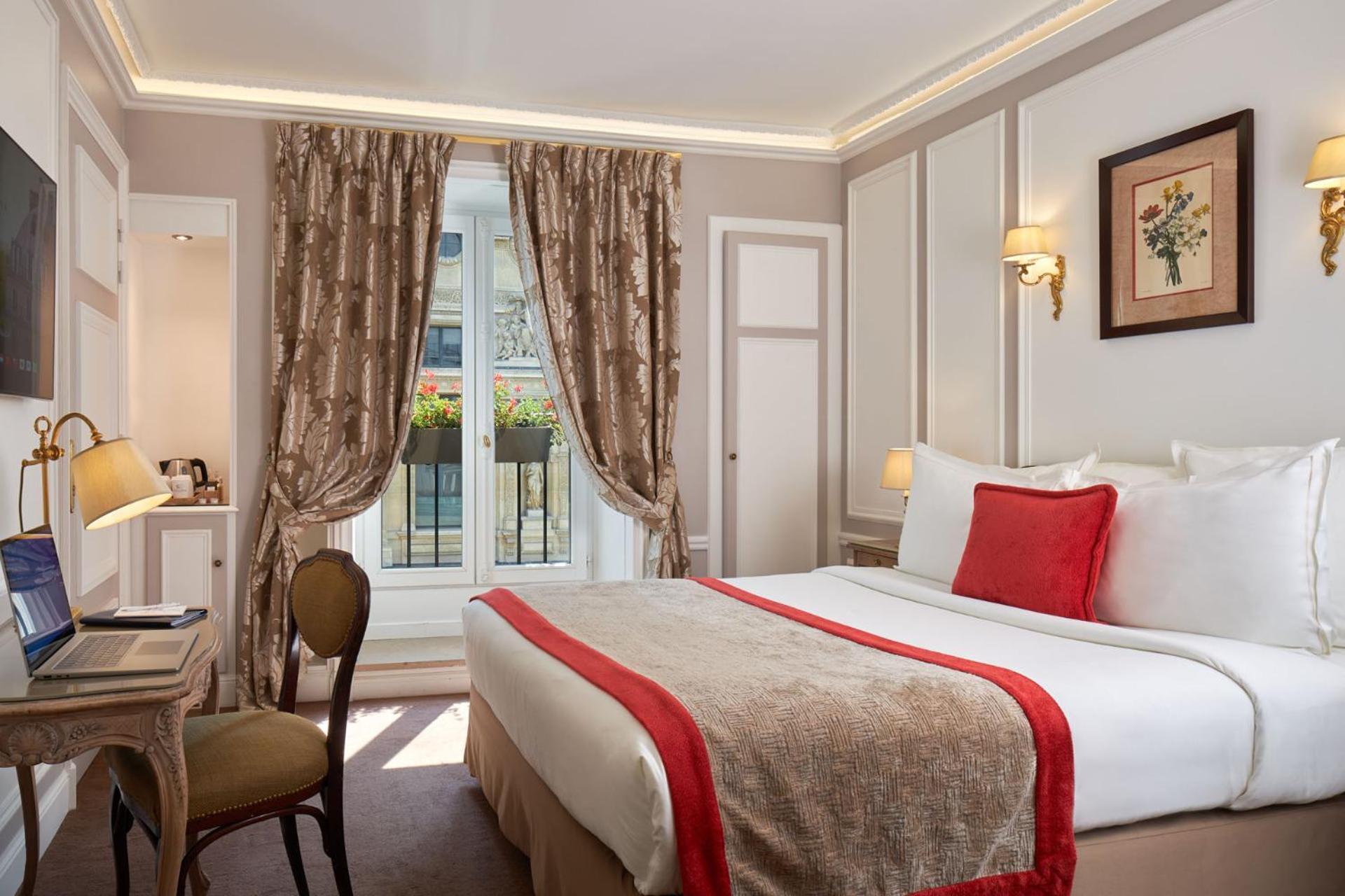 فندق ريجينا لوفر باريس المظهر الخارجي الصورة A room at the hotel