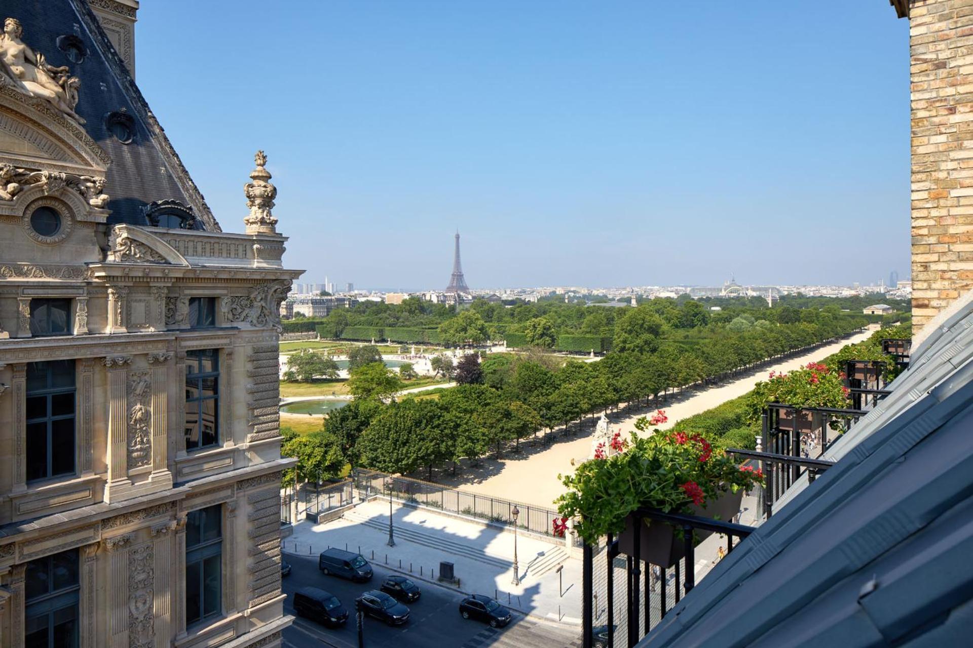 فندق ريجينا لوفر باريس المظهر الخارجي الصورة View of the Champ de Mars from the hotel