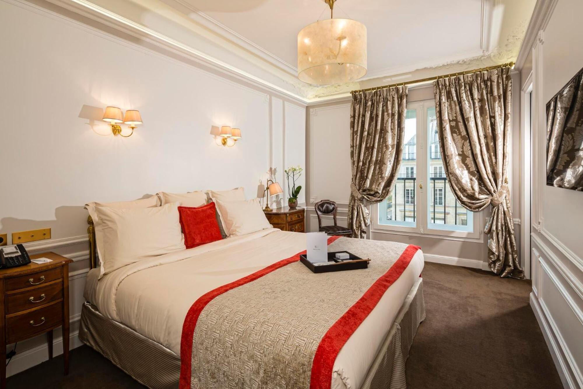 فندق ريجينا لوفر باريس المظهر الخارجي الصورة A room at the hotel