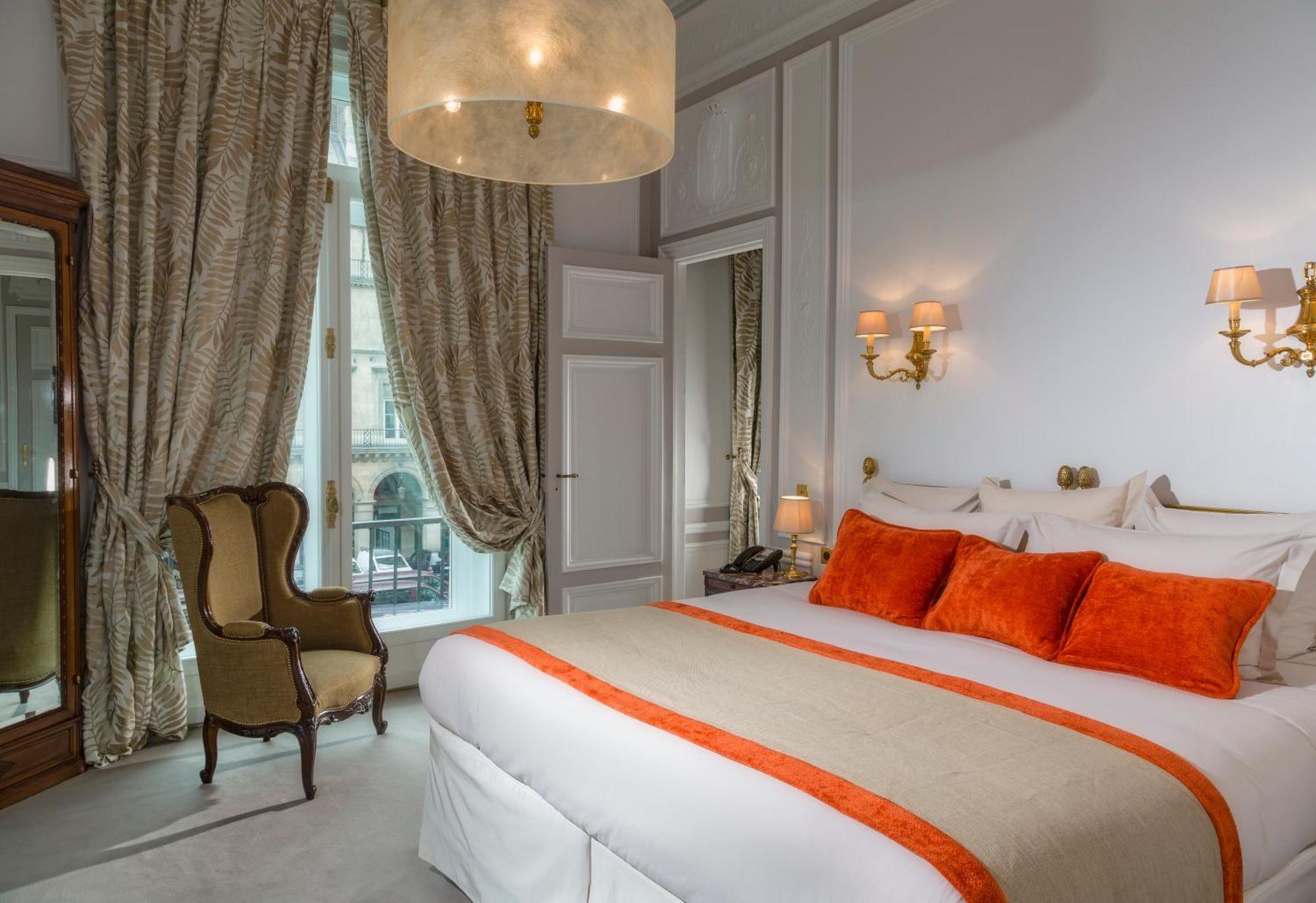 فندق ريجينا لوفر باريس المظهر الخارجي الصورة A room at the hotel