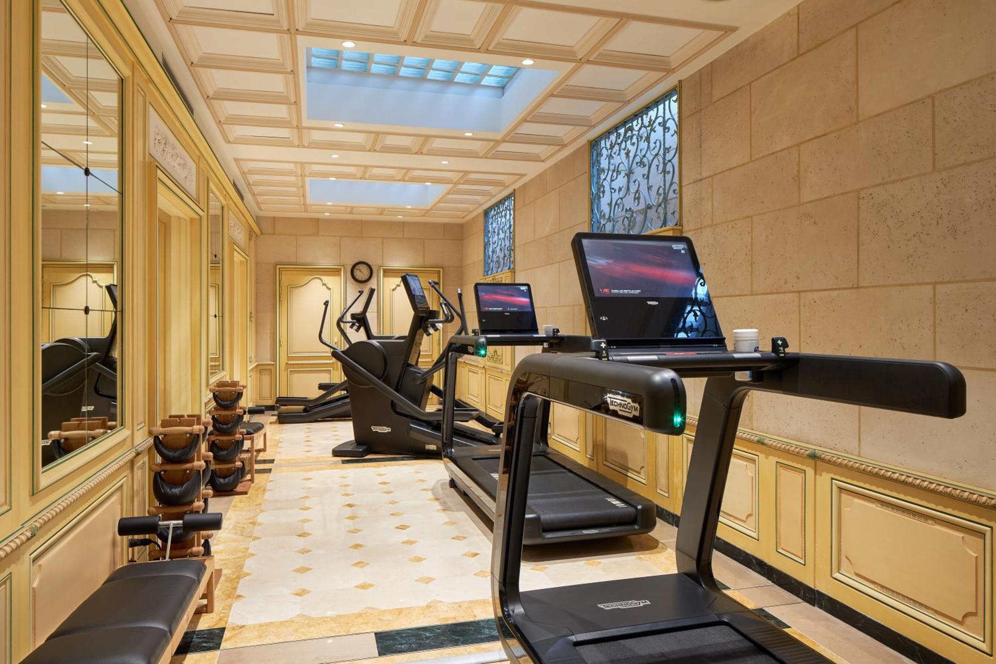 فندق ريجينا لوفر باريس المظهر الخارجي الصورة The gym at the Mandarin Oriental, Paris