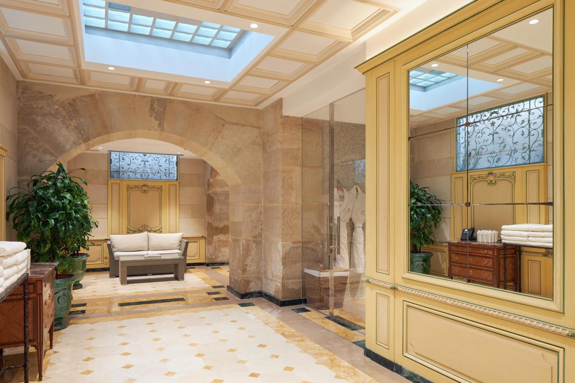 فندق ريجينا لوفر باريس المظهر الخارجي الصورة The lobby of the hotel